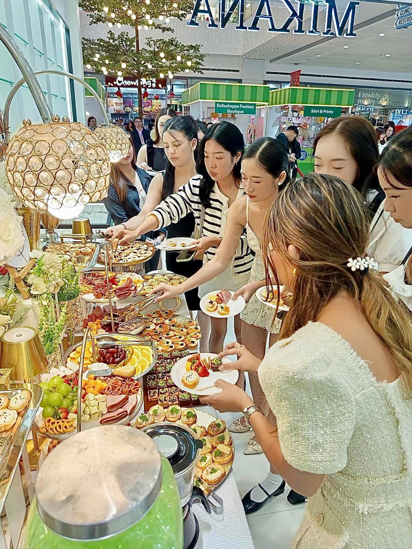 Captain's Plate food station